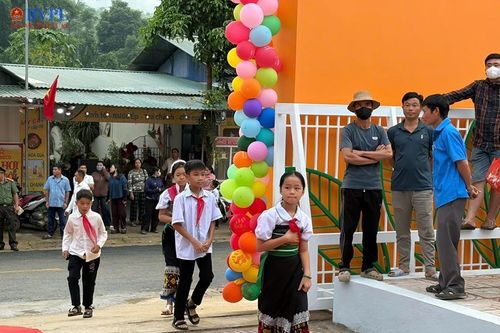 Trẻ em vùng cao không còn bữa ăn đứt quãng