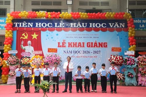 Viện trưởng VKSND thành phố Đồng Nai dự Lễ khai giảng năm học mới