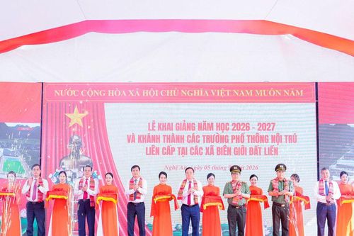 Bí thư Tỉnh uỷ dự Lễ khai giảng năm học mới và khánh thành Trường phổ thông nội trú Tiểu học và THCS xã Anh Sơn