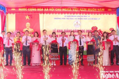 Không khí khai giảng ở các trường học trên địa bàn Nghệ An
