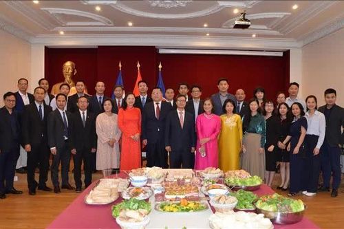 Việt - Lào tiếp tục vun đắp tình hữu nghị đặc biệt