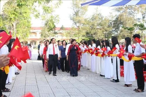 Phó Chủ tịch Quốc hội Nguyễn Thị Hồng dự Lễ khai giảng năm học mới tại Cần Thơ