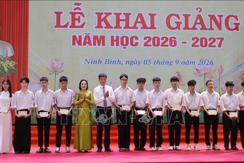 Phó Chủ tịch Quốc hội Nguyễn Thị Thanh dự Lễ khai giảng năm học mới tại Ninh Bình