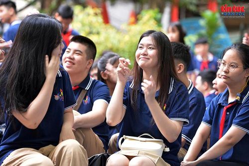 Những đôi tay mở lối đến tương lai ở ngôi trường đặc biệt trong ngày khai giảng