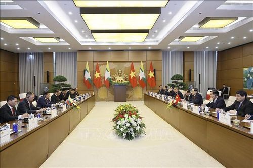 Chủ tịch Quốc hội Trần Thanh Mẫn hội kiến Tổng thống Myanmar