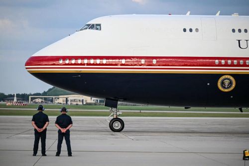 Tổng thống Trump dùng máy bay Qatar tặng công du châu Âu bất chấp lo ngại an ninh