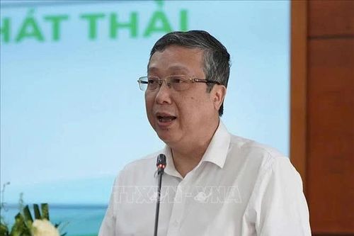 Kỷ luật Thứ trưởng Bộ Nông nghiệp và Môi trường Hoàng Trung