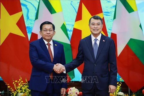 Thủ tướng Lê Minh Hưng hội kiến Tổng thống Myanmar Min Aung Hlaing