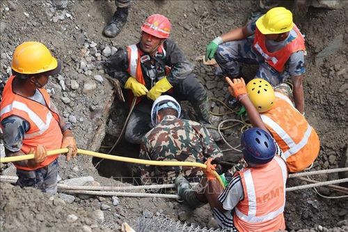 Lũ quét tại Nepal: Giải cứu được 2 người sau 10 ngày mắc kẹt