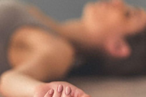 Người phụ nữ 42 tuổi tử vong ngay trước khi đi ngủ, bác sĩ cảnh báo dấu hiệu không thể bỏ qua