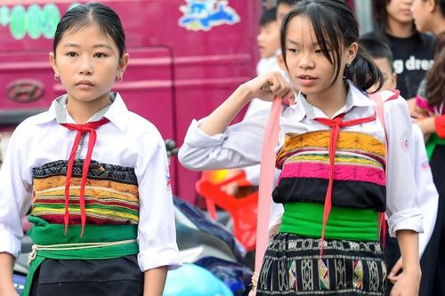 Lần đầu khai giảng ở trường nội trú, học trò vùng biên không còn lo vượt núi đến trường