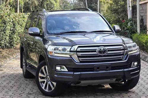 Vì sao Toyota Land Cruiser đời cũ vẫn giữ giá cao sau nhiều năm sử dụng?