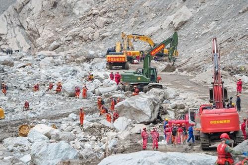 Trung Quốc: Gần 600.000 người sơ tán, hơn 100 ngôi nhà sập do mưa bão