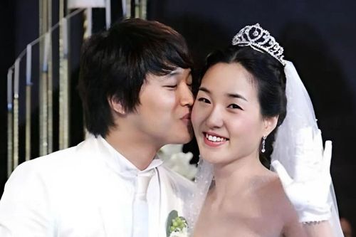 Cha Tae Hyun hủy lịch quay vì vợ, từ chối biệt danh 'chồng quốc dân'
