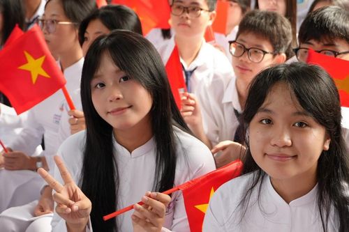 Hơn 2,62 triệu học sinh tại TPHCM nô nức bước vào năm học mới