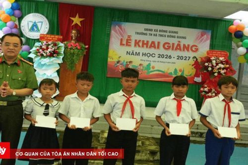 Tiếp sức học sinh khó khăn trong ngày khai giảng