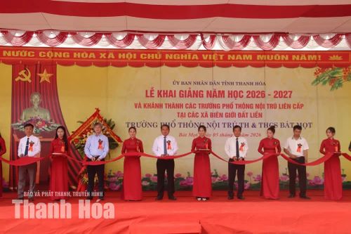 Trưởng Ban Tổ chức Tỉnh ủy Nguyễn Văn Hùng dự khai giảng và khánh thành Trường Phổ thông Nội trú TH&THCS Bát Mọt