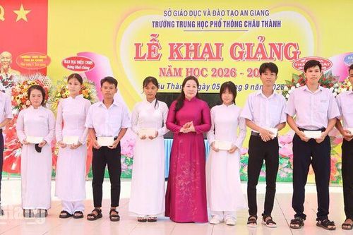 Trường THPT Châu Thành tiếp sức học sinh vượt khó ngày khai trường