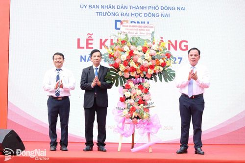 Phó Bí thư Thành ủy Võ Tấn Đức dự lễ khai giảng tại Trường đại học Đồng Nai