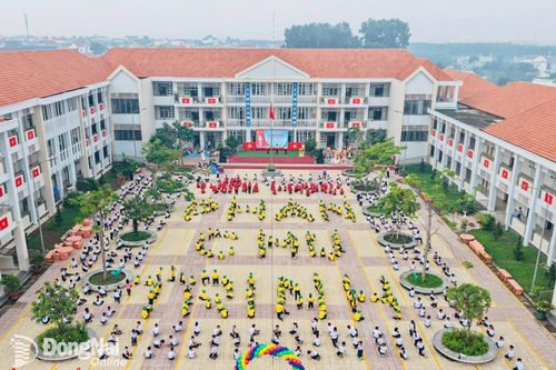 [Chùm ảnh] Thầy trò đồng diễn chào năm học mới 2026-2027
