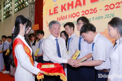 Bí thư Tỉnh ủy Ngô Chí Cường dự Lễ khai giảng năm học mới tại Trường THPT Nguyễn Đình Chiểu