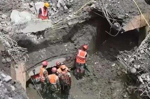 Việt Nam viện trợ khẩn cấp 300.000 USD giúp Nepal khắc phục hậu quả thiên tai