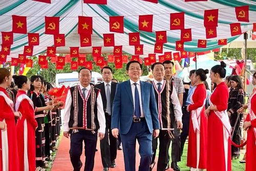 LIVE Học sinh Gia Lai hân hoan bước vào năm học mới