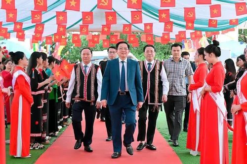 LIVE Học sinh Gia Lai hân hoan bước vào năm học mới