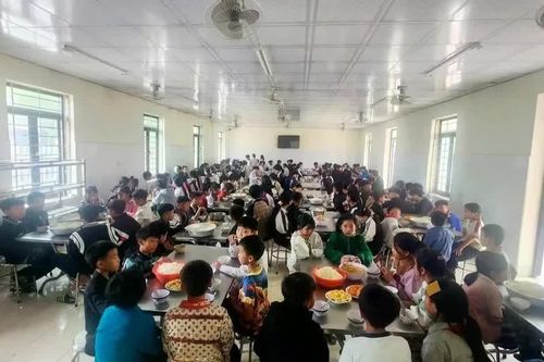"Khoảng trống" hỗ trợ bữa ăn cho học sinh nhà ở xa trường