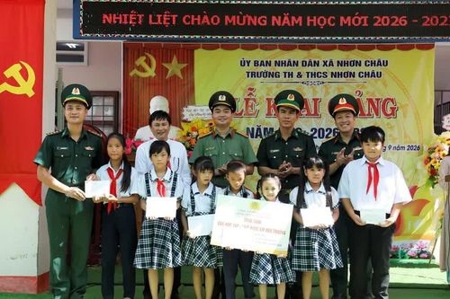 Các đơn vị quân đội tiếp sức học sinh bước vào năm học mới