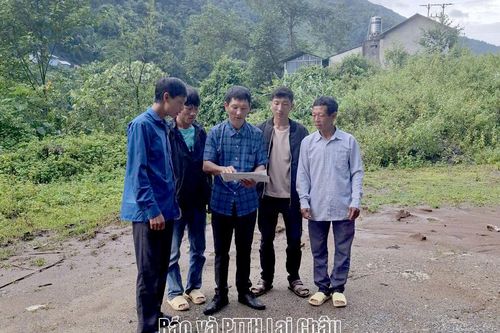 Phát huy vai trò người có uy tín ở Bum Nưa