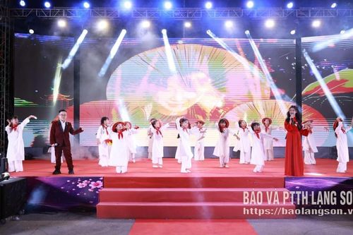 Đa dạng chuỗi hoạt động chào năm học mới tại Không gian văn hóa đường Hùng Vương