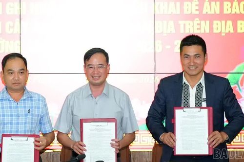 Phường Sa Pa khen thưởng 2 vận động viên đạt thành tích cao tại các giải chạy quốc tế