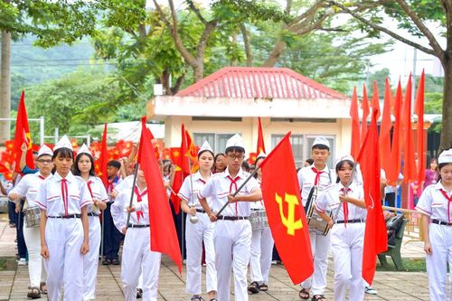 Lãnh đạo tỉnh Lâm Đồng dự, chung vui khai giảng năm học 2026 - 2027