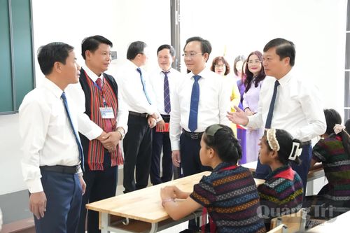 Đồng chí Bí thư Tỉnh ủy dự lễ khai giảng và khánh thành Trường phổ thông nội trú tiểu học và THCS Đakrông