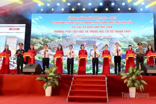 Đồng chí Trưởng Ban Tuyên giáo Trung ương Trịnh Văn Quyết dự Lễ khai giảng và cắt băng khánh thành Trường Phổ thông nội trú liên cấp Tiểu học và THCS Thanh Thủy