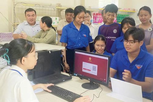 Bưu cục số đưa dịch vụ công trực tuyến đến gần dân