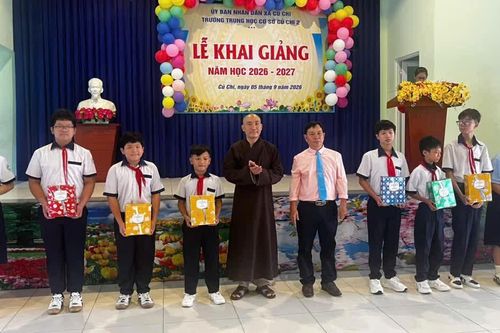 Câu lạc bộ Hạnh Nguyện (TP.HCM) tiếp sức đến trường đầu năm học mới