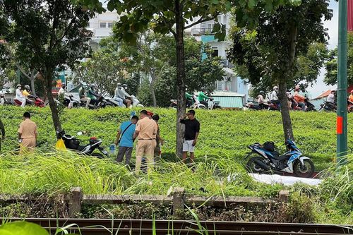 TP.HCM: Nam thanh niên đi bộ trên đường ray bị tàu hỏa tông tử vong