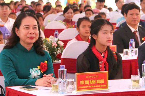 Phó Chủ tịch nước Võ Thị Ánh Xuân dự lễ khai giảng ở Sơn La