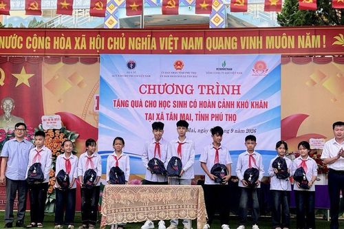 Phú Thọ: Trao 40 xe đạp và nhiều phần quà tặng học sinh có hoàn cảnh khó khăn xã Tân Mai