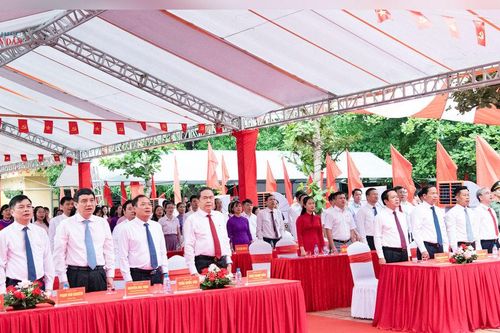 Chủ tịch Quốc hội Trần Thanh Mẫn dự Lễ khai giảng năm học mới tại Trường THPT Lê Quý Đôn, Hưng Yên