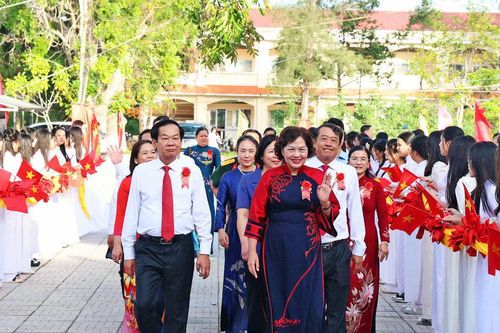 Phó Chủ tịch Quốc hội Nguyễn Thị Hồng dự Lễ khai giảng tại TP. Cần Thơ