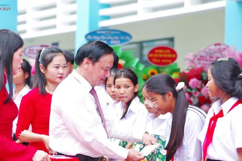 Phó Chủ tịch Quốc hội Nguyễn Khắc Định dự Lễ khai giảng tại tỉnh Khánh Hòa