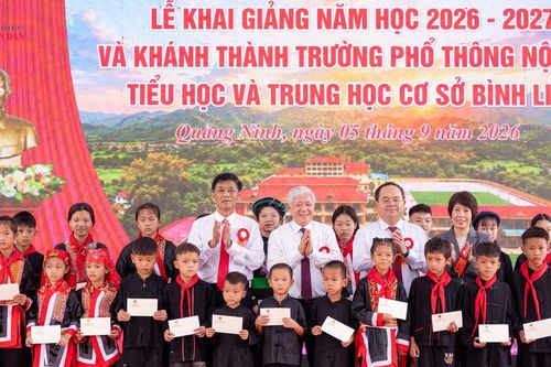 Phó Chủ tịch Thường trực Quốc hội Đỗ Văn Chiến dự Lễ khai giảng tại TP. Quảng Ninh