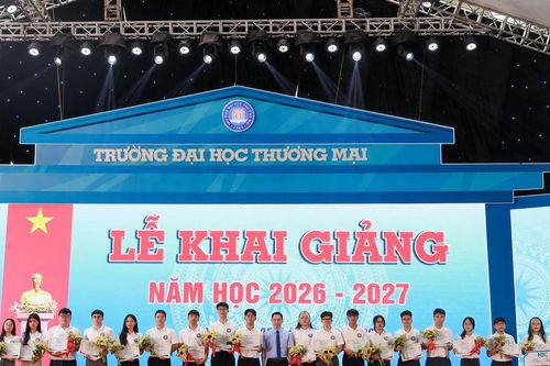 Hiệu trưởng ĐH Thương mại nhắn nhủ tân sinh viên: 'Đại học là nơi các em phải tự chịu trách nhiệm'