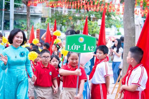 Hà Nội: Tưng bừng lễ khai giảng năm học mới của thầy trò Trường tiểu học Thành Công