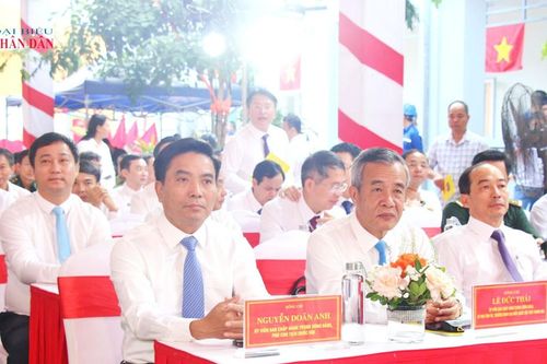 Phó Chủ tịch Quốc hội Nguyễn Doãn Anh dự khai giảng tại xã biên giới Sơn Thủy