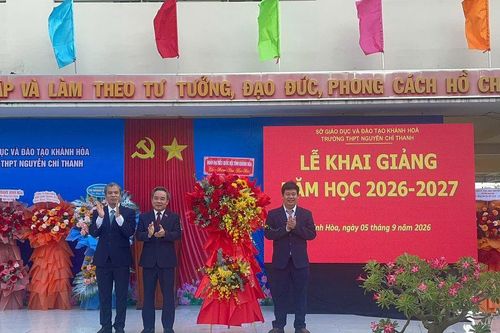 Khánh Hòa: Phó Trưởng đoàn chuyên trách Đoàn ĐBQH tỉnh Lê Hữu Trí dự lễ khai giảng Trường THPT Nguyễn Chí Thanh