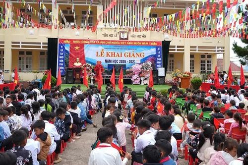 Khai giảng nơi mây ngàn